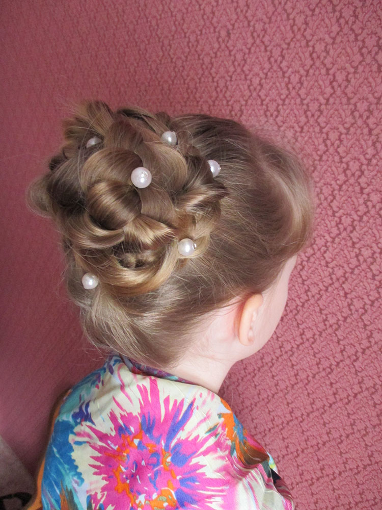 Красивая прическа на длинные волосы в домашних условиях